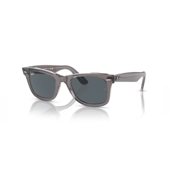 Sol Ray-ban Wayfarer 2140 color 1355R5 - Gris sobre transparente con lente azul