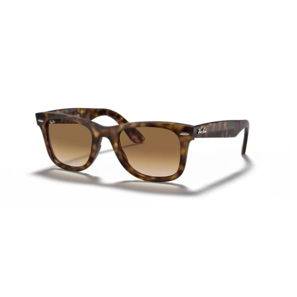 Sol Ray-ban Wayfarer 4340 color 710/51 - Habana claro con lente Marrón claro degradado